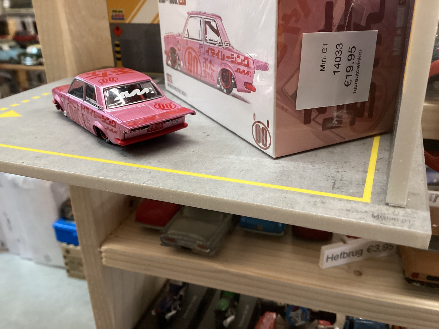 Mini GT kaido house datsun 510 pro street