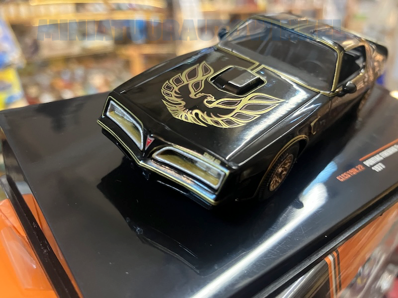 Ixo • 1:43 • Pontiac firebird trans Am 1977