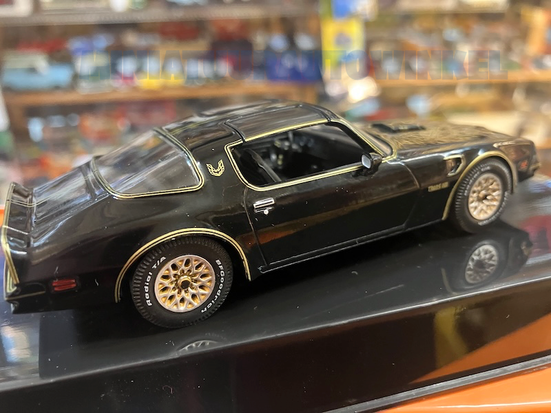 Ixo • 1:43 • Pontiac firebird trans Am 1977